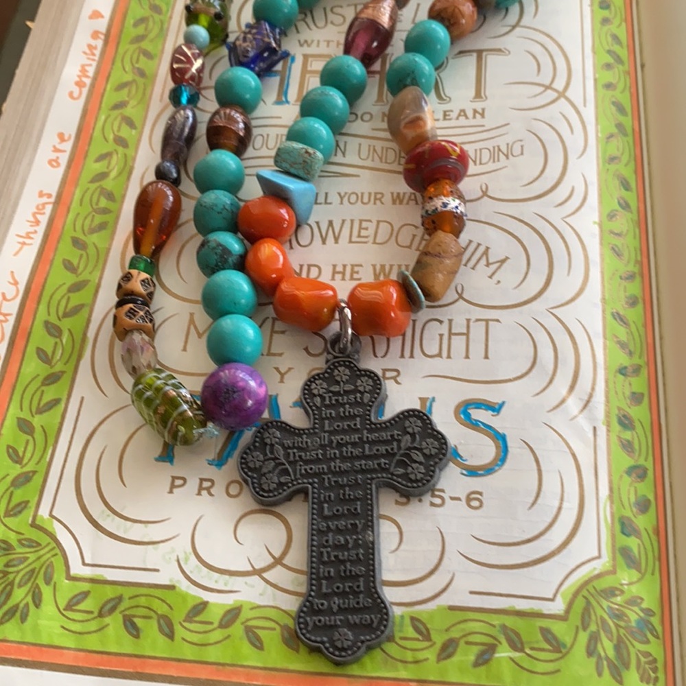Trust in the Lord, Cross chunky necklace